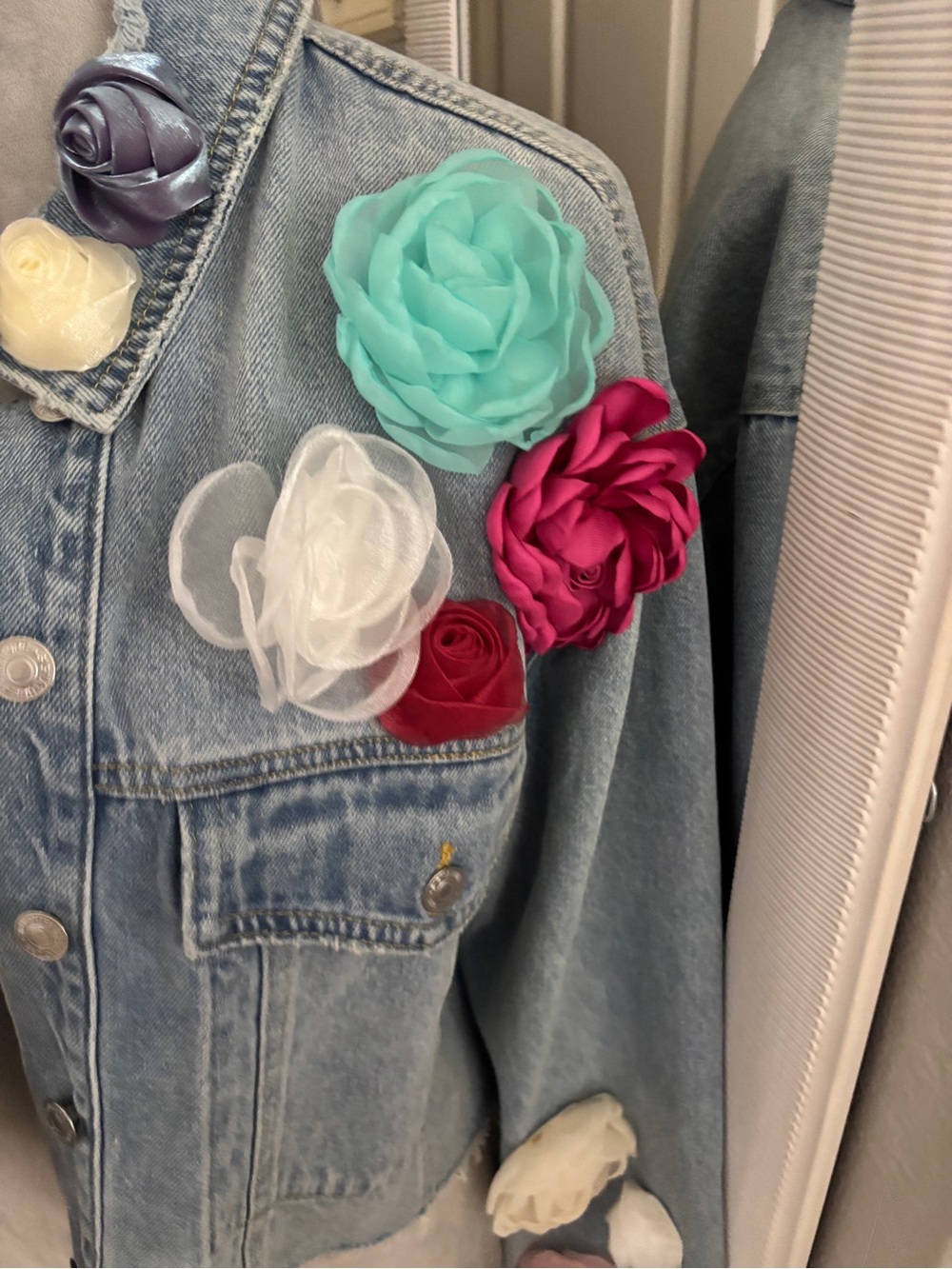 Signature 8 Multi-Color 3D Floral Appliqué Cropped Denim Jacket - Picture 2 of 11